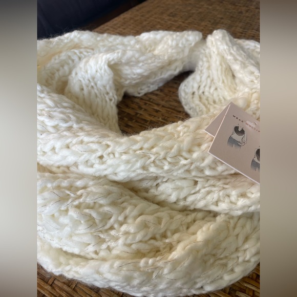 Lauren Conrad scarf - Picture 4 of 5